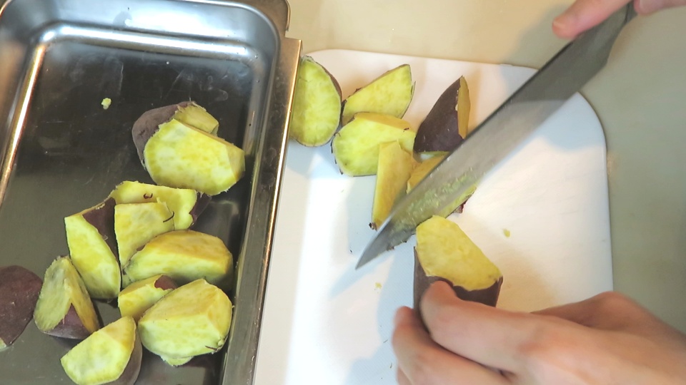 圧力鍋で超時短 ! 揚げないカリカリ・ホクホク大学芋の作り方